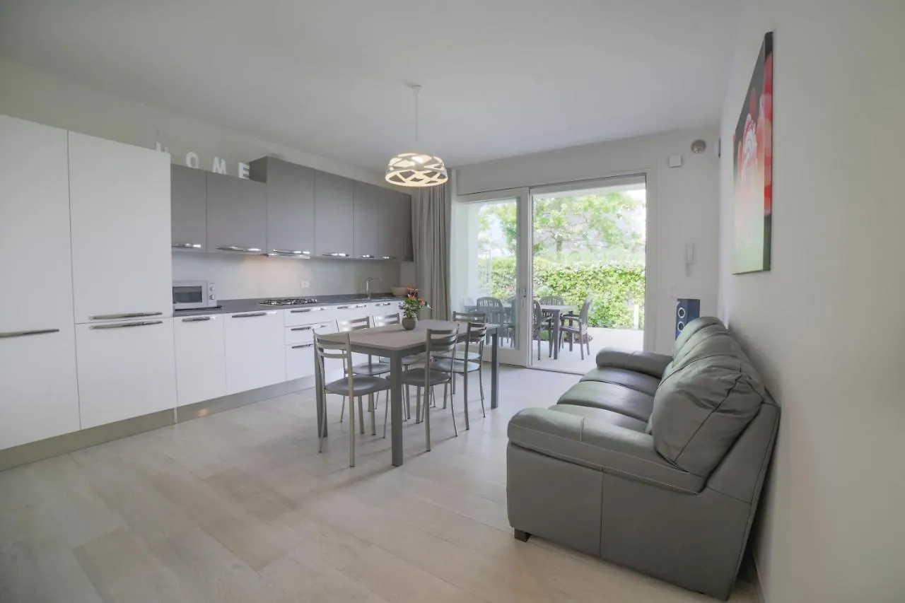 Domus Fiorita Apartment Lido di Jesolo
